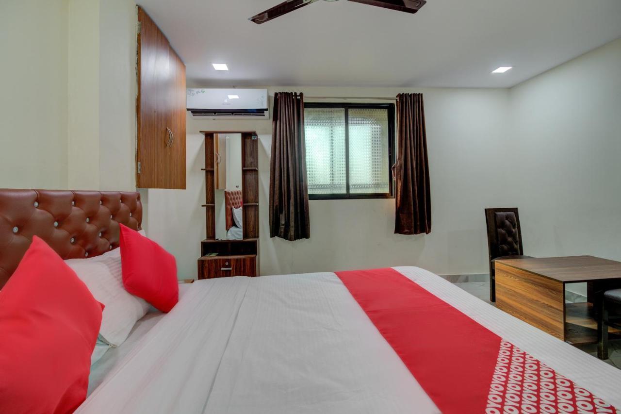 Oyo 67979 Hotel Hollywood Park Sasupāda Buitenkant foto
