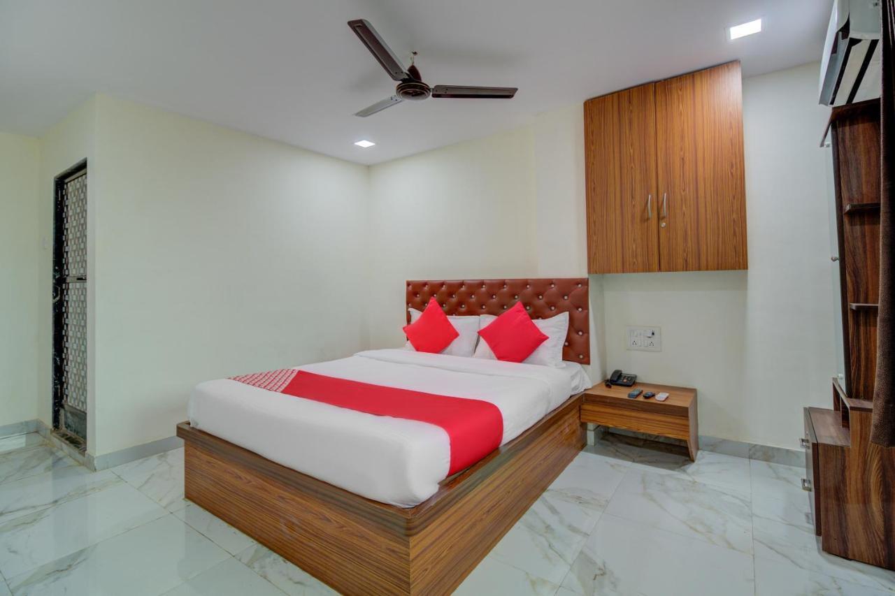 Oyo 67979 Hotel Hollywood Park Sasupāda Buitenkant foto