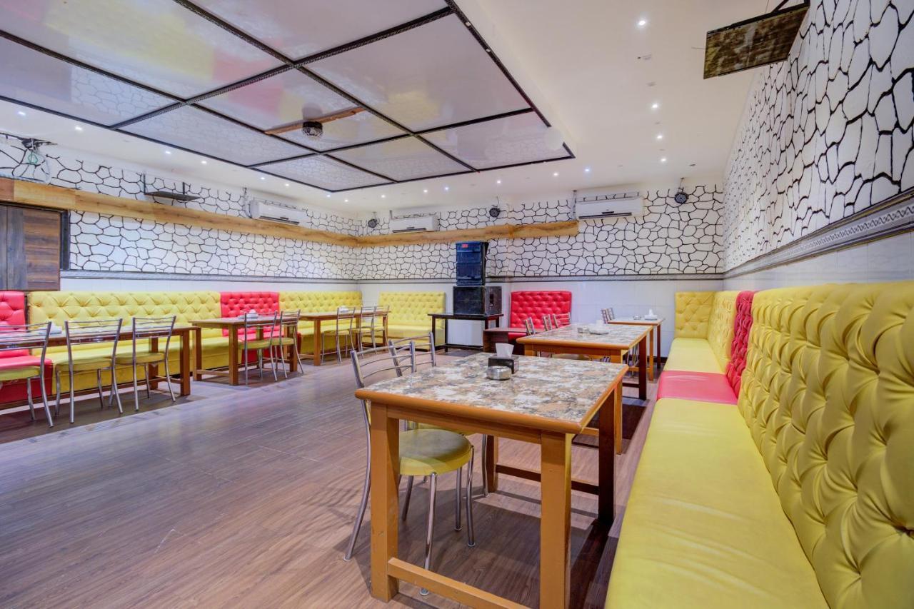 Oyo 67979 Hotel Hollywood Park Sasupāda Buitenkant foto