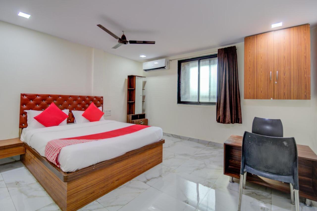 Oyo 67979 Hotel Hollywood Park Sasupāda Buitenkant foto