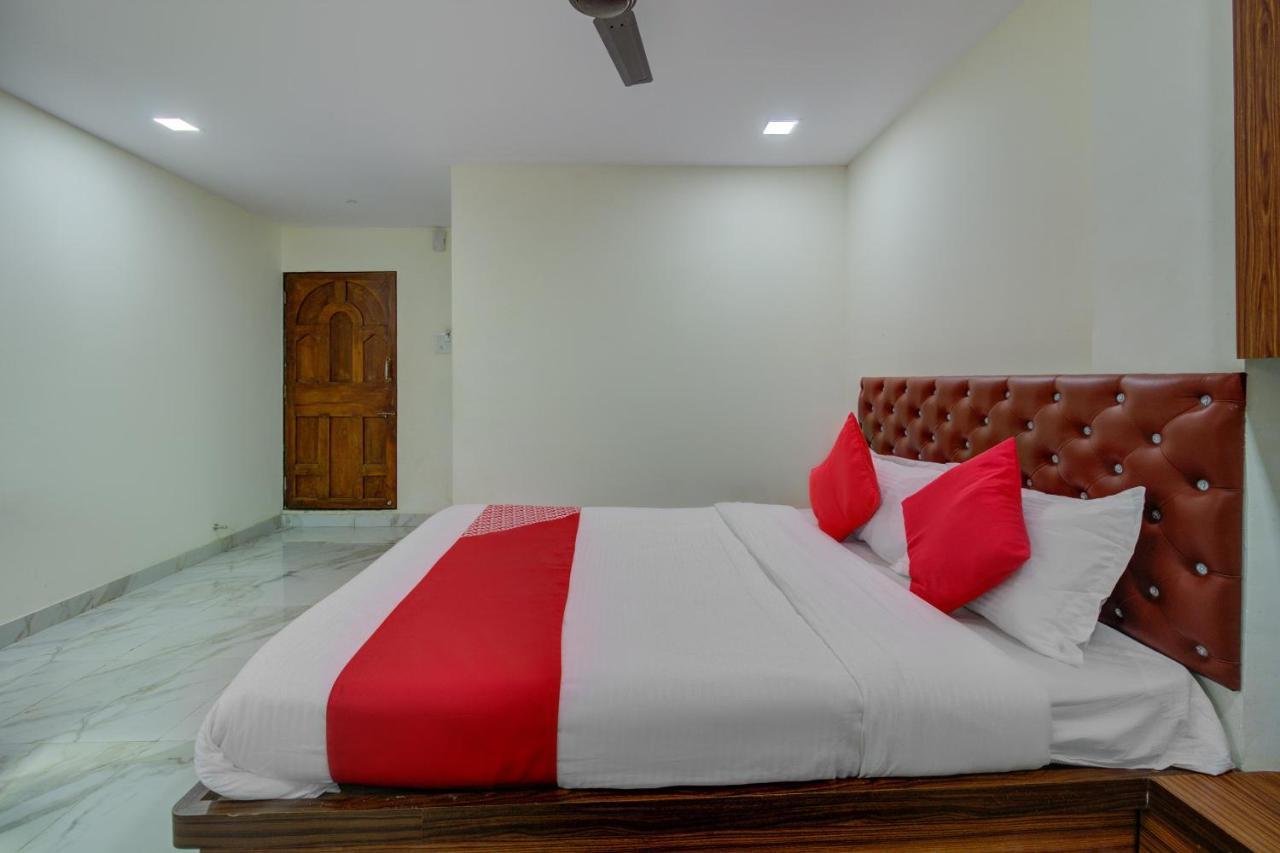 Oyo 67979 Hotel Hollywood Park Sasupāda Buitenkant foto