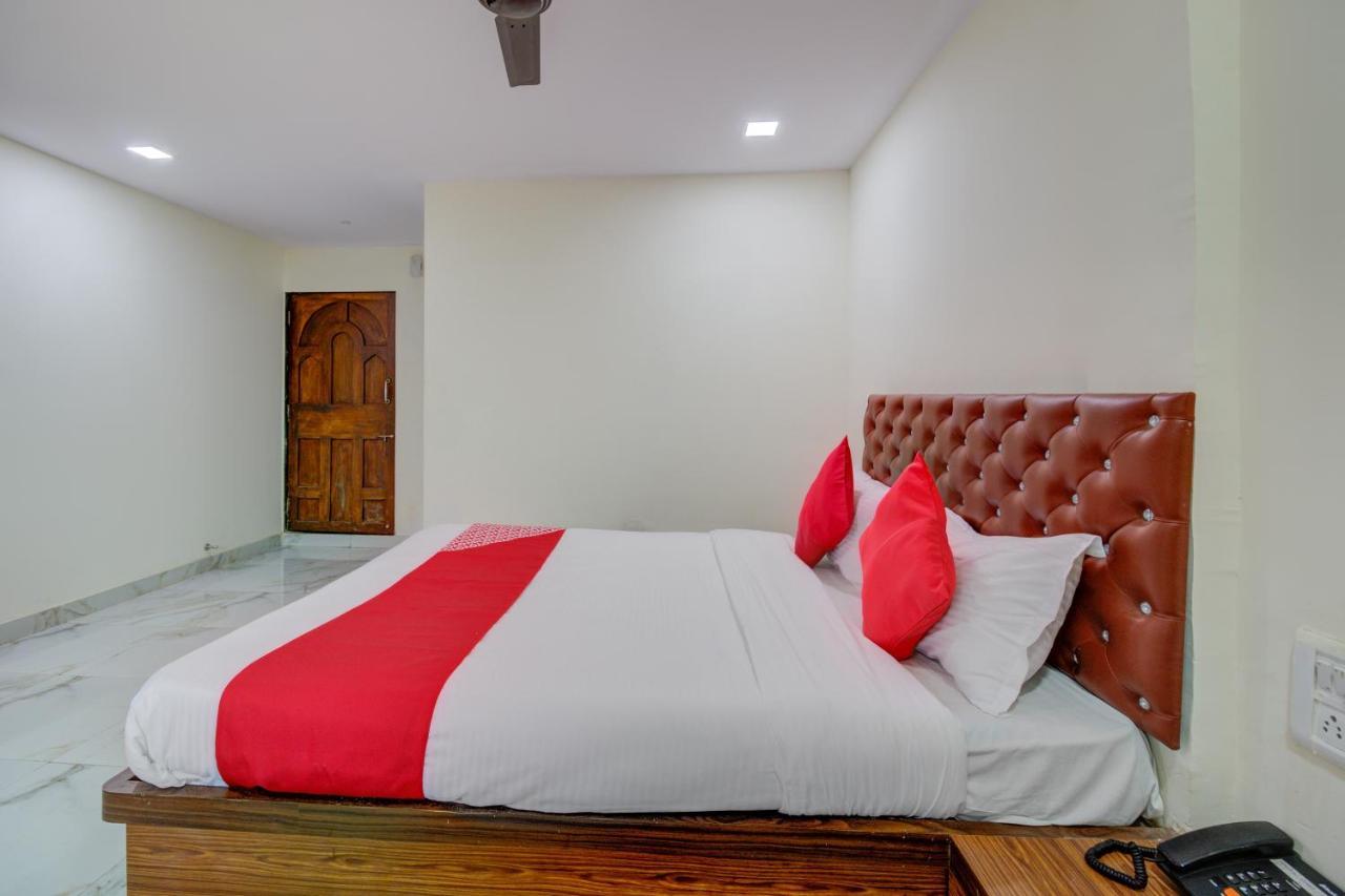 Oyo 67979 Hotel Hollywood Park Sasupāda Buitenkant foto