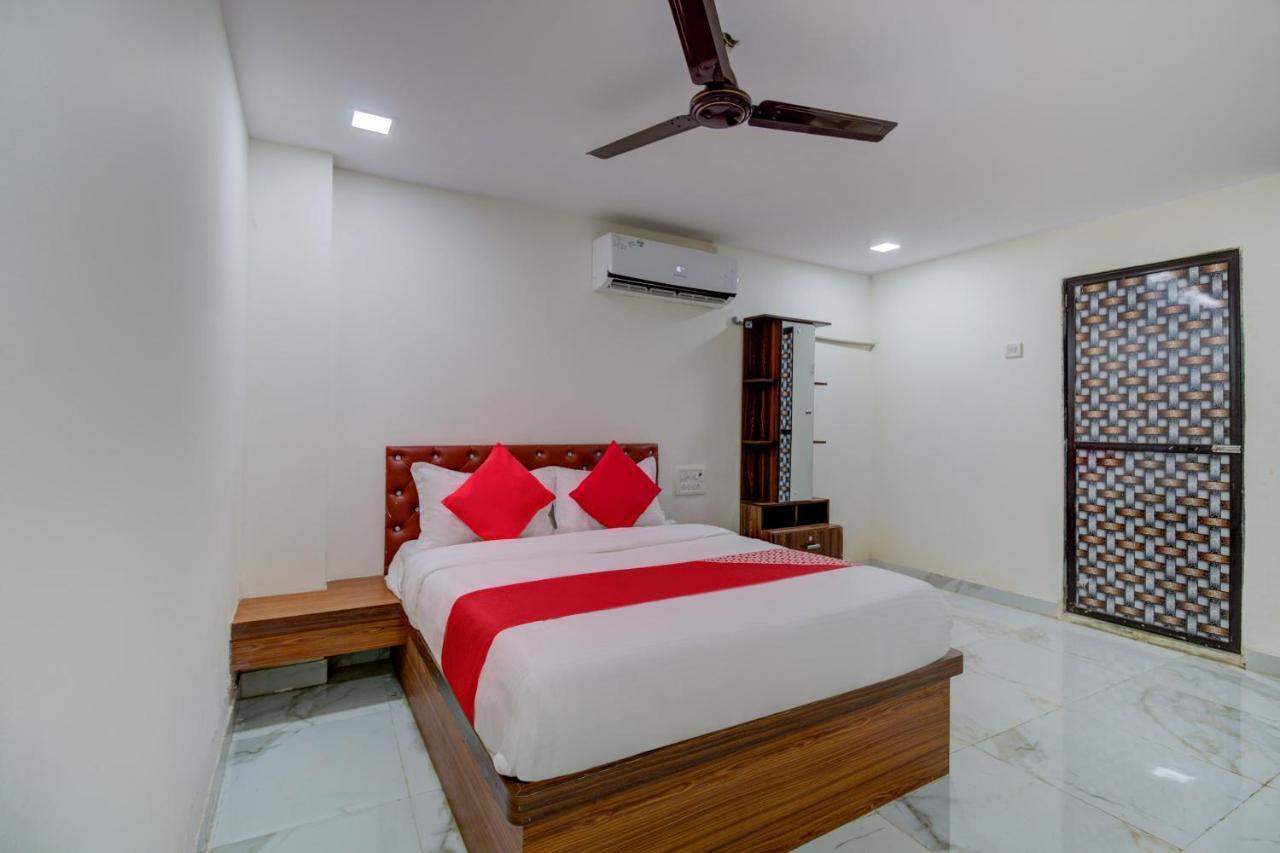 Oyo 67979 Hotel Hollywood Park Sasupāda Buitenkant foto
