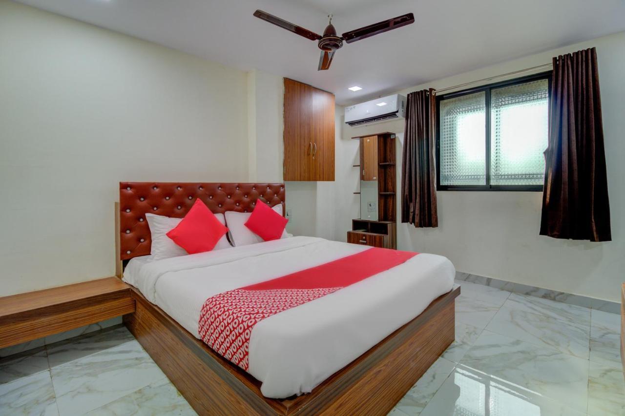 Oyo 67979 Hotel Hollywood Park Sasupāda Buitenkant foto