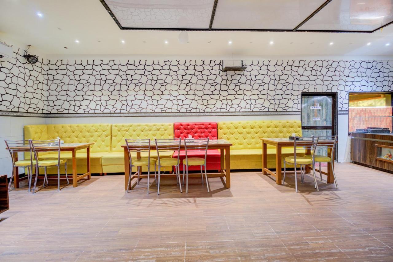 Oyo 67979 Hotel Hollywood Park Sasupāda Buitenkant foto