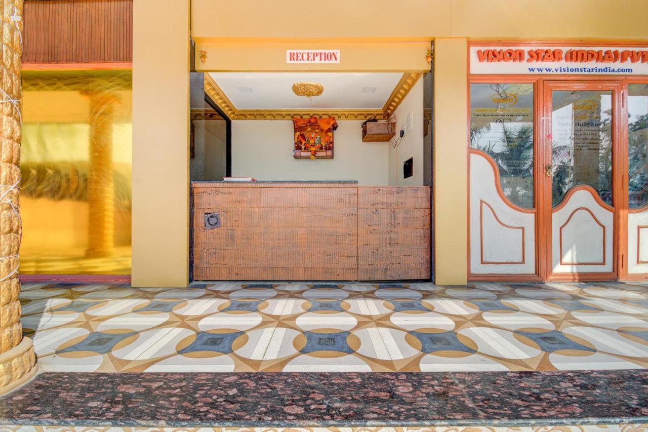 Oyo 67979 Hotel Hollywood Park Sasupāda Buitenkant foto