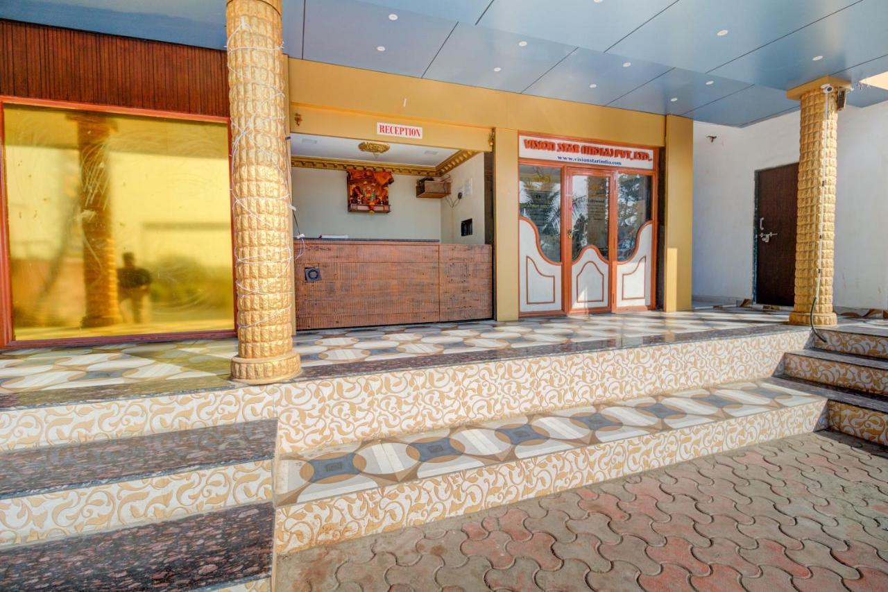 Oyo 67979 Hotel Hollywood Park Sasupāda Buitenkant foto